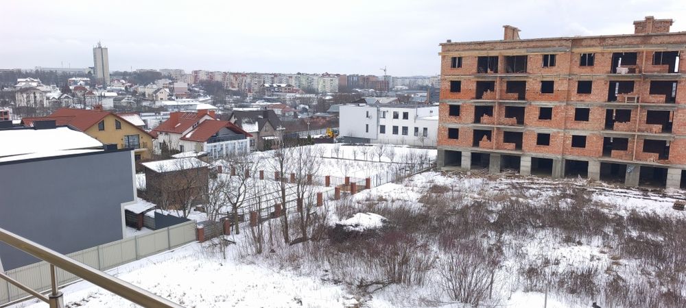Трьохкімнатна новобудова з гаражем