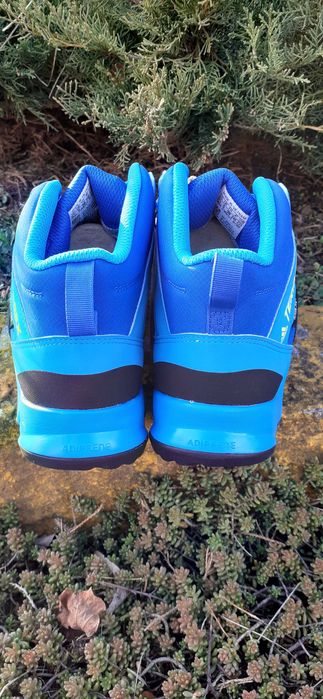 Взуття дитяче кросівки черевики Adidas terrex AX2R Mid зима осінь