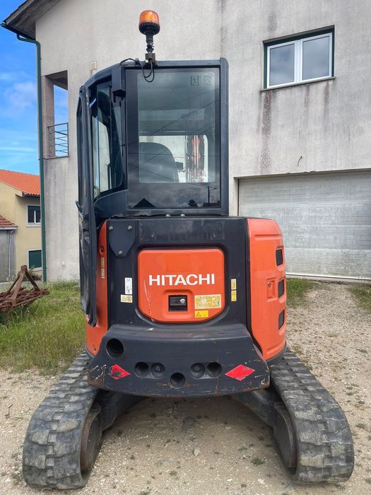 Mini giratória Hitachi zx38