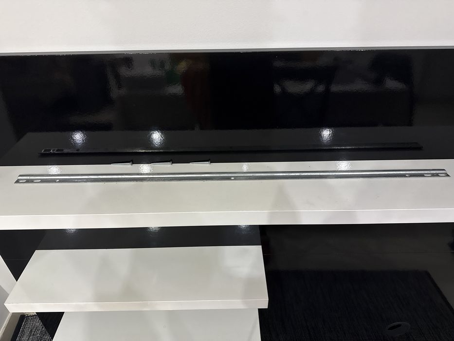 Painel de parede com prateleiras