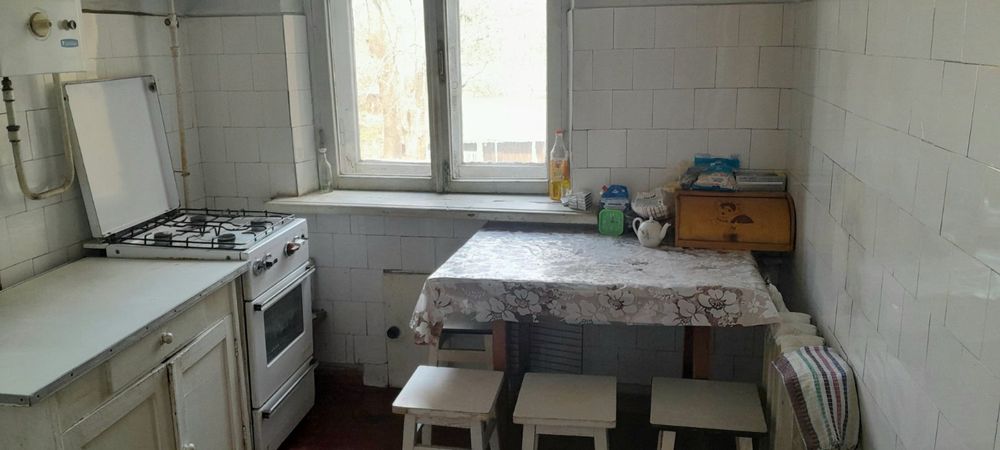 Продаж 3-кімнатної квартири без ремонту,проспект Миру 68