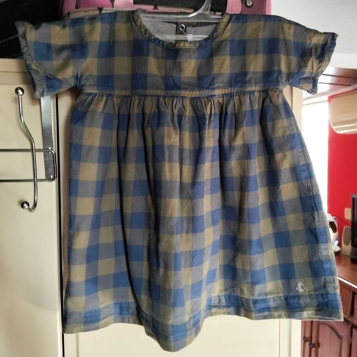 Vários vestidos bebé