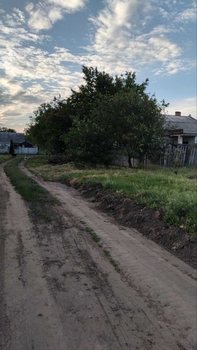 Продаж земельної ділянки в с. Слобода по вулиці Лісовій