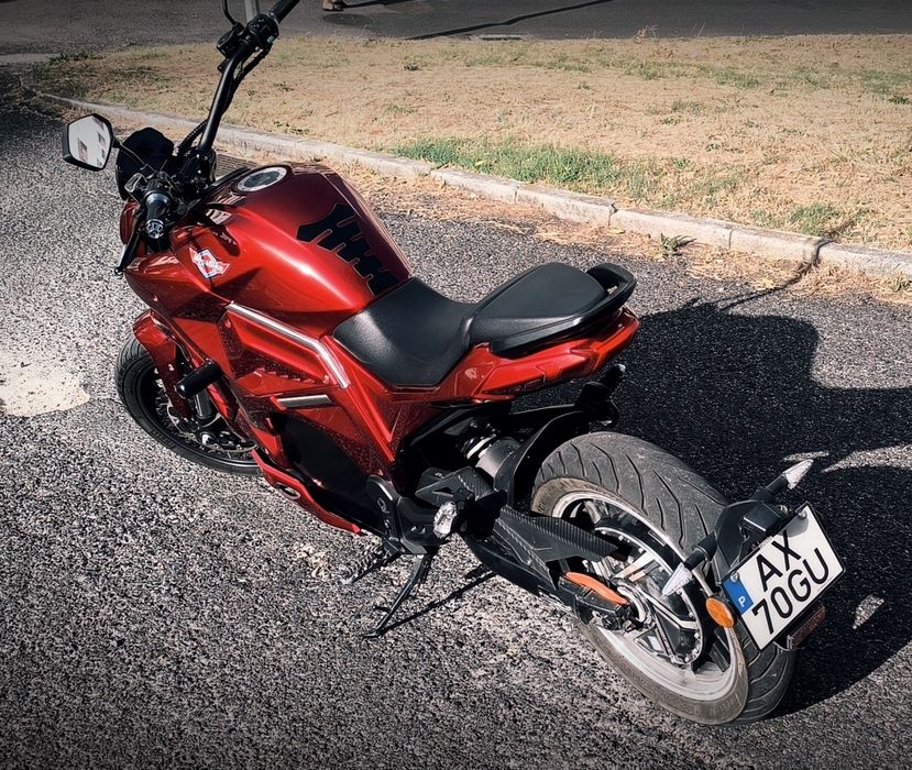 Moto Elétrica - Kingche DMG Streetfighter - com garantia e poucos km's