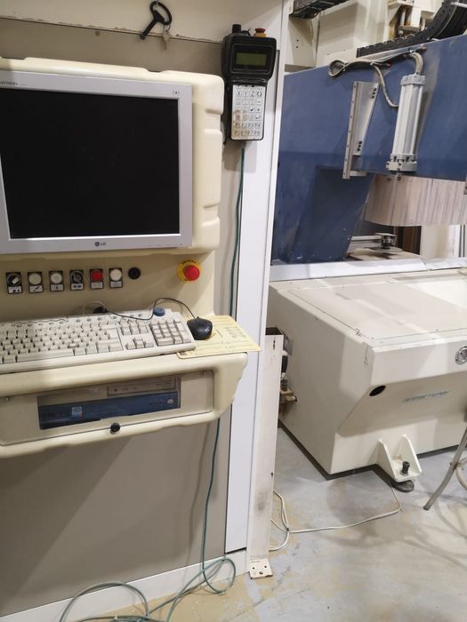 CNC UNITEAM 5 eixos para carpintaria/mobiliario