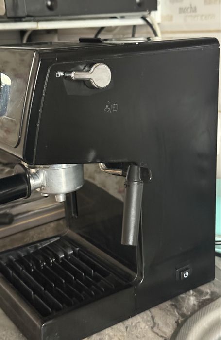 Ріжкова кавоварка DeLonghi