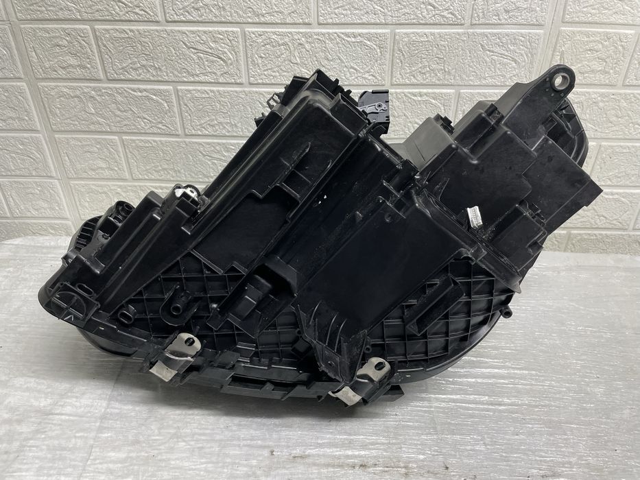 Фара права BMW X1 U11