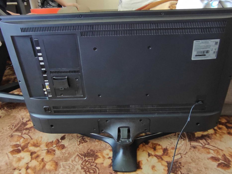 Продам телевізор Samsung UE40MU6103UXUA на запчастини