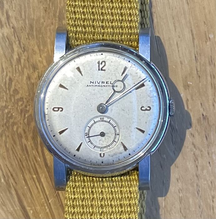 Relógio Nivrel corda manual