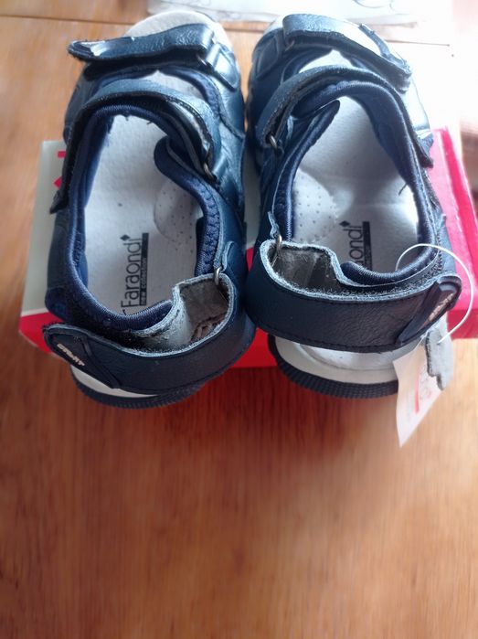 Сандалі дитячі нові