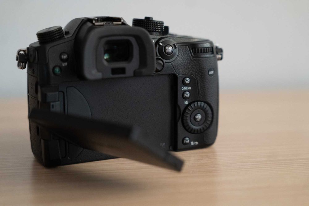 Lumix GH5 + adapter VItrox EF-M2II