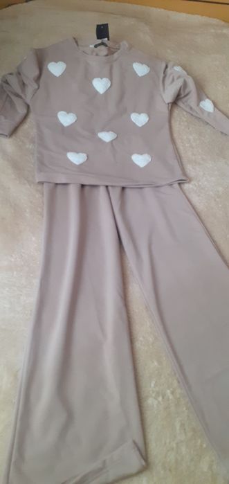 Продам  спортивный костюм  48р  новый