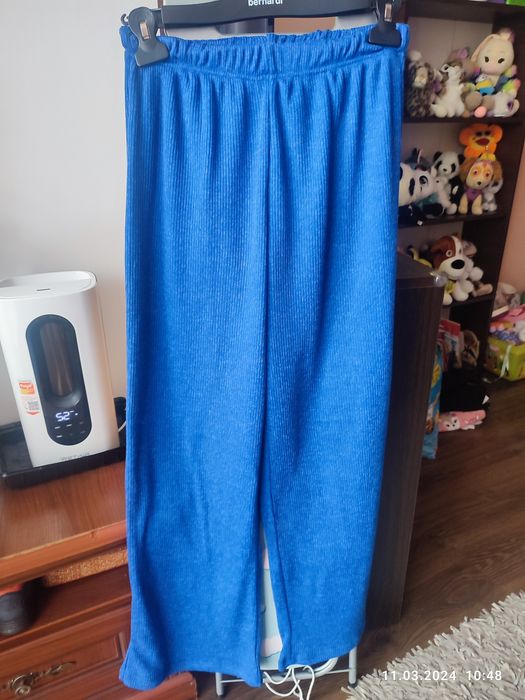 Жіночий костюм в рубчик