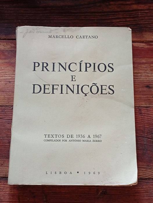Livro - Princípios e Definições” de Marcello Caetano