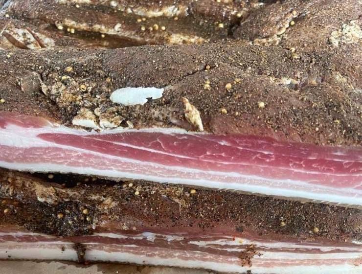 Домашнє сало та солоніна зі спеціями