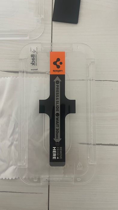 Protetor de Ecrã Spigen para iPhone 13 | Novo
