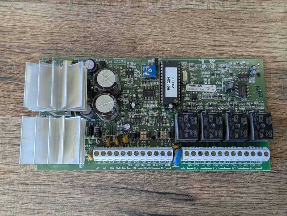 Модуль питания/релейного выхода/повторителя сигнализации DSC PC4204CX