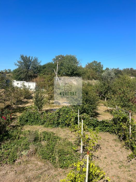 Продам двохповерхову дачу з неймовірним видом на річку Дністер