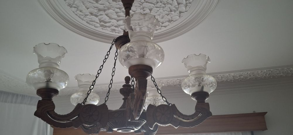 Candeeiro de sala em madeira