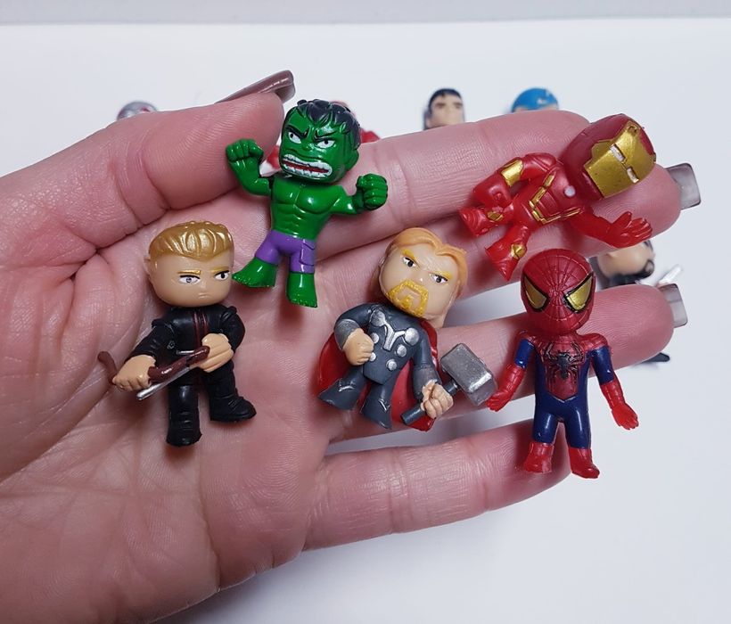 12 pcs mini Avengers (Portes Incluidos)