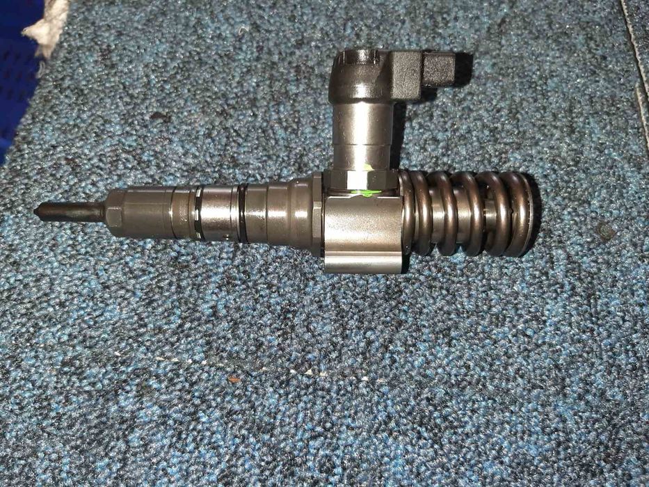 Насос форсунки Audi VW Skoda 2.0 TDI