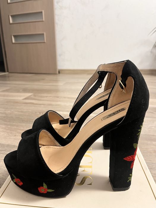 Чорні босоніжки нові