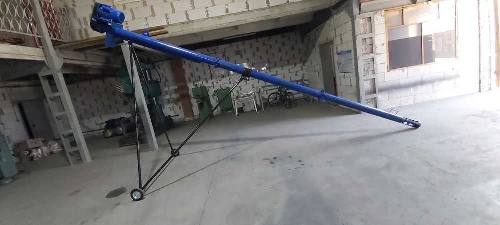 Шнековый погрузчик, подборщик, загрузчик зерна