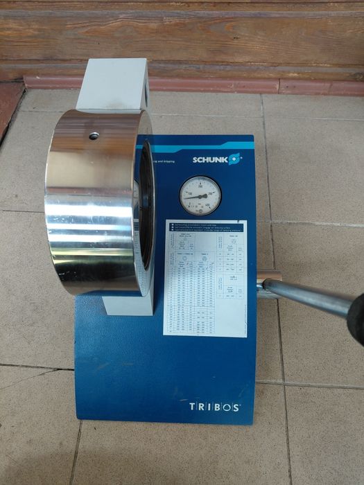 Hydrauliczny przyrząd do mocowania narzedzi