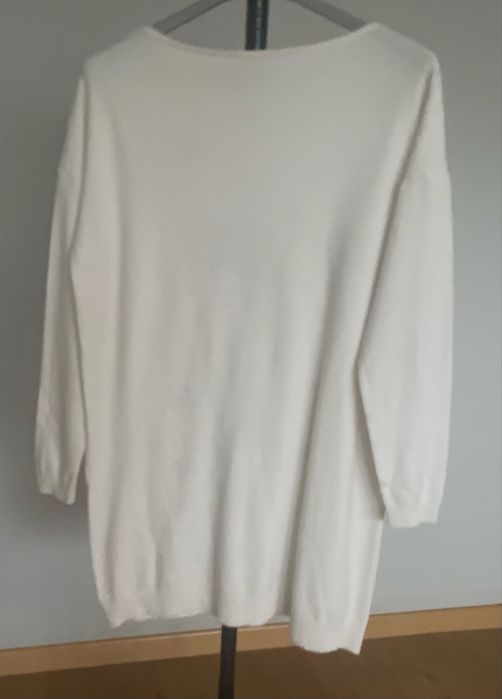 Sweter damski biały dłuższy,  gwiazdki cekiny uniwersalny Glam Amour