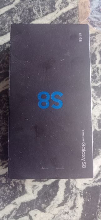 Pudełko od telefoniu Samsung Galaxy S8 od koloru Arctic Silver