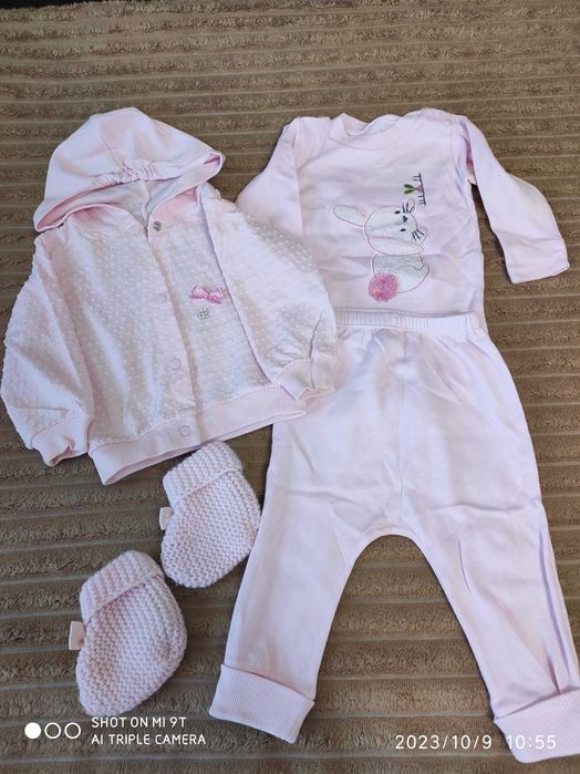 Костюмчик для дівчинки.