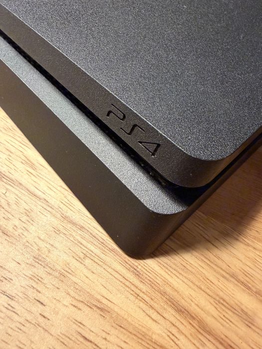 Vendo Playstation 4 + Comando (tudo operacional)