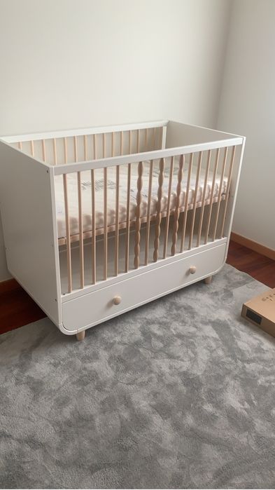 IKEA MYLLRA berço com gaveta