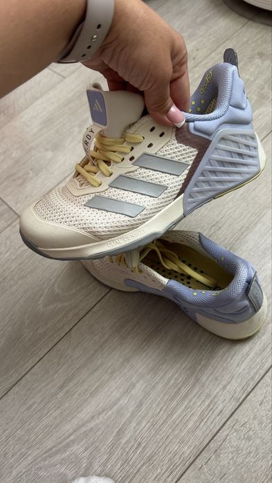 Кросівки Adidas жіночі
