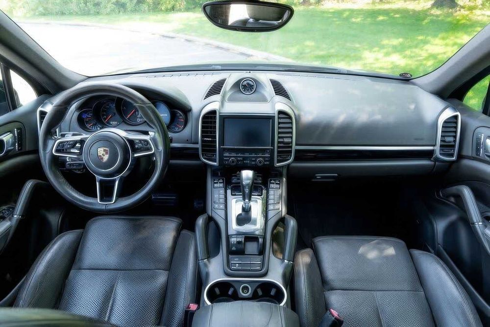 Porsche Cayenne      2016