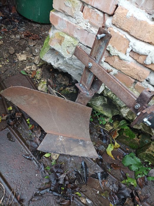 Плуг кінний перероблений під мотоблок