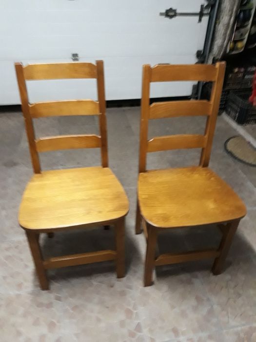 Lote de três cadeiras,  usadas em bom estado