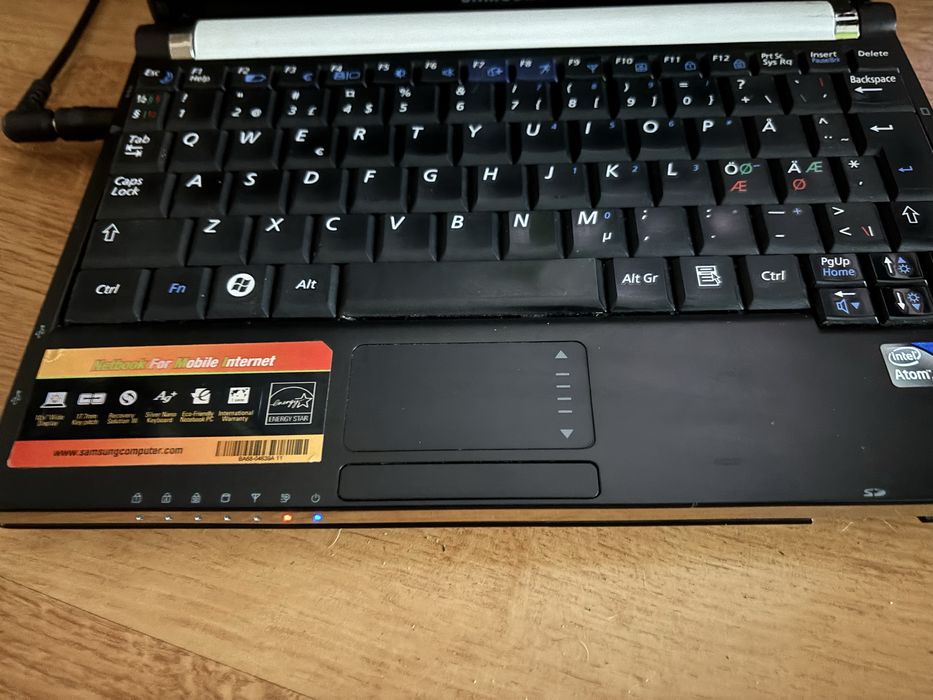 Zestaw laptopów Samsung i Sony