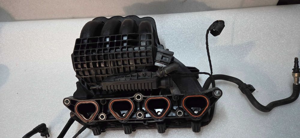 Kolektor ssący wtryski Volkswagen Golf V 1.4 BUD