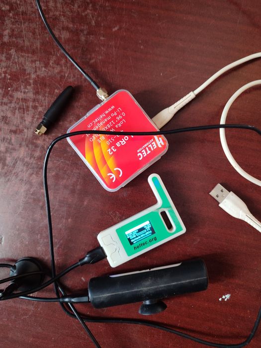 Радіостанція для смартфона MeshCore та Meshtastic