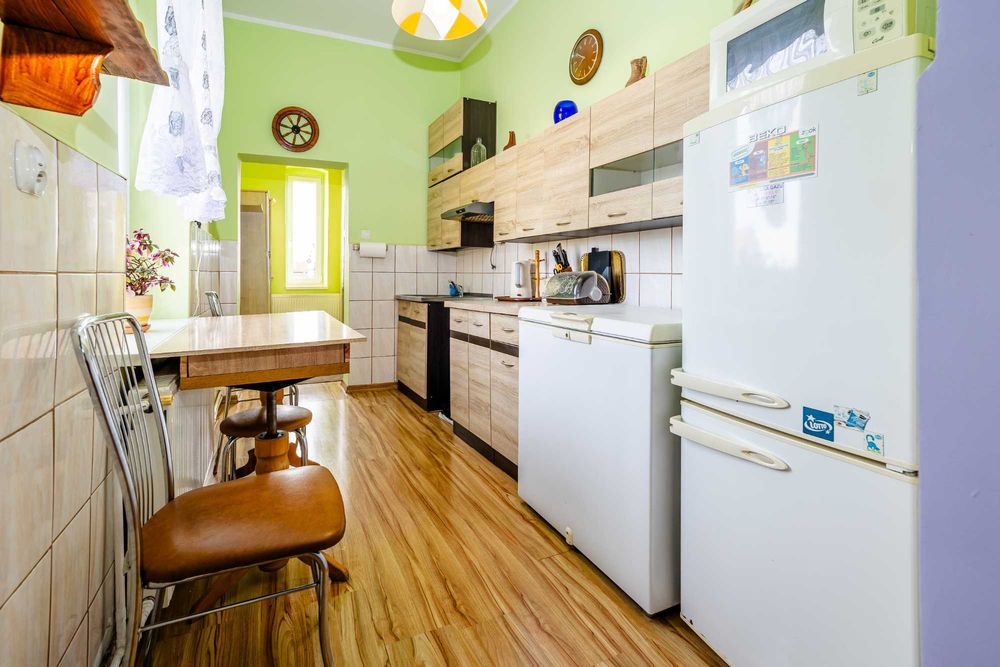 Sprzedam zadbane i umeblowane mieszkanie w centrum Bisztynka 57m2,
