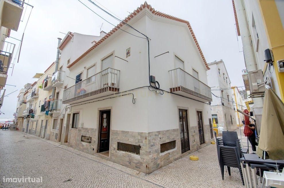 Prédio - Apartamento + Espaço Comercial - Centro Histórico da Nazaré
