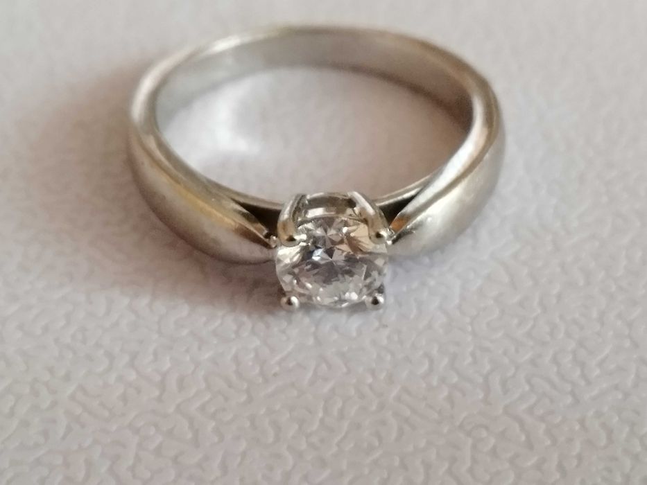 Продаю золотое кольцо с Чистым Бриллиантом Diamond 0,59 kt