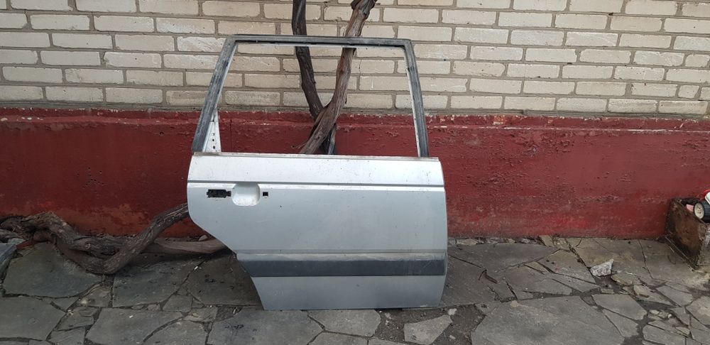 Двері двери задні Volkswagen Passat B3