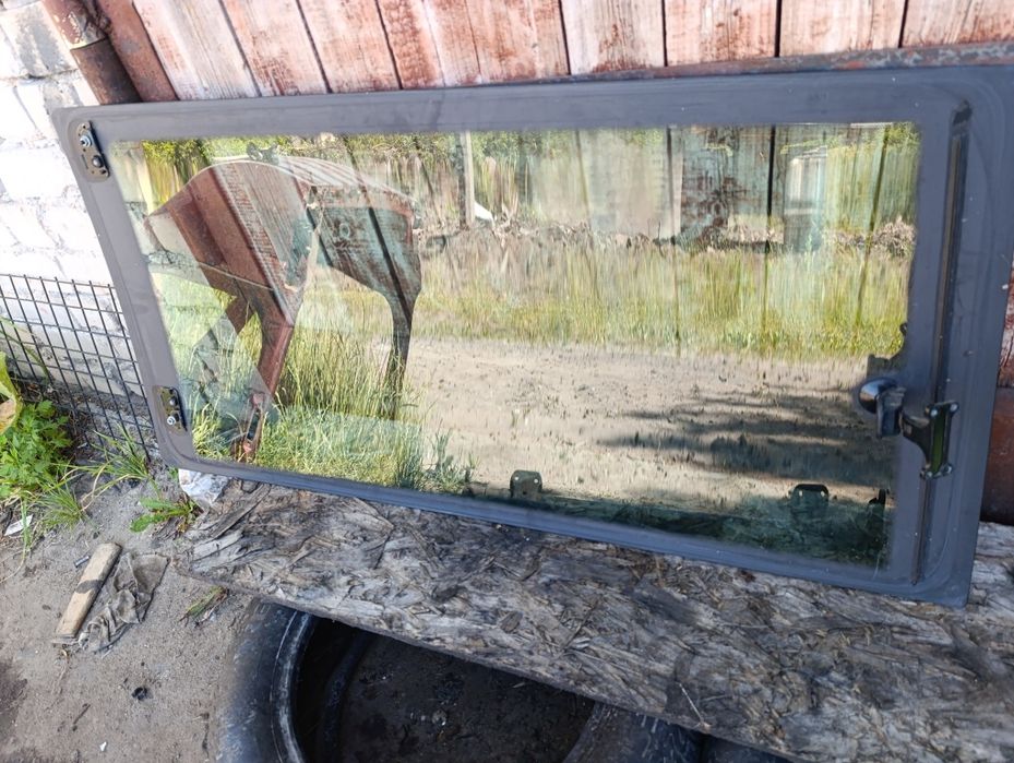 Скло Стекло Жабра Праве в Двері Механічне  Mercedes Vito  W 638 Оригін