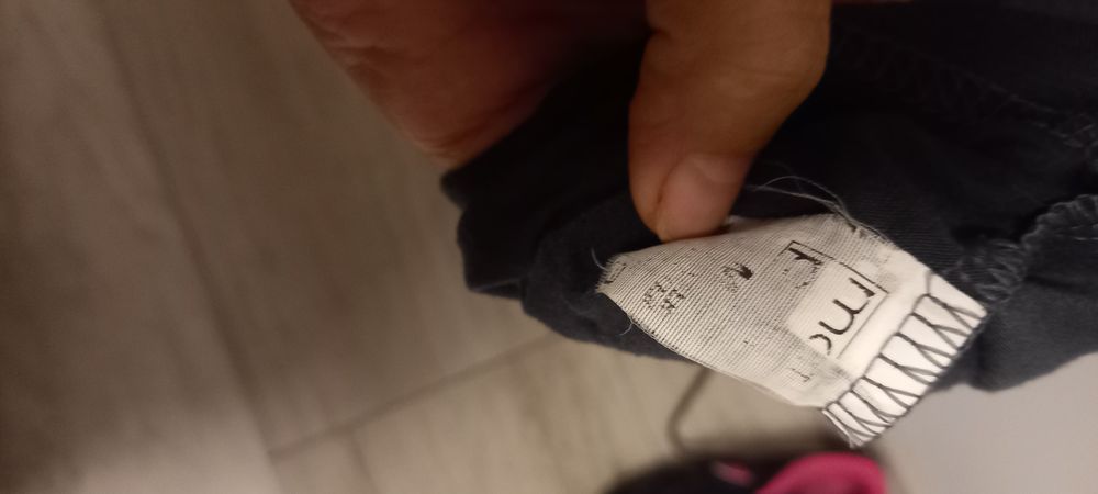 Elegancka bluzka grafitowa z ozdobnym wzorem