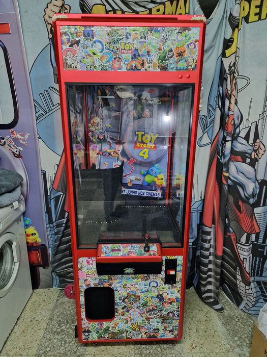 Máquina de brindes grua tema Toy Story Disney