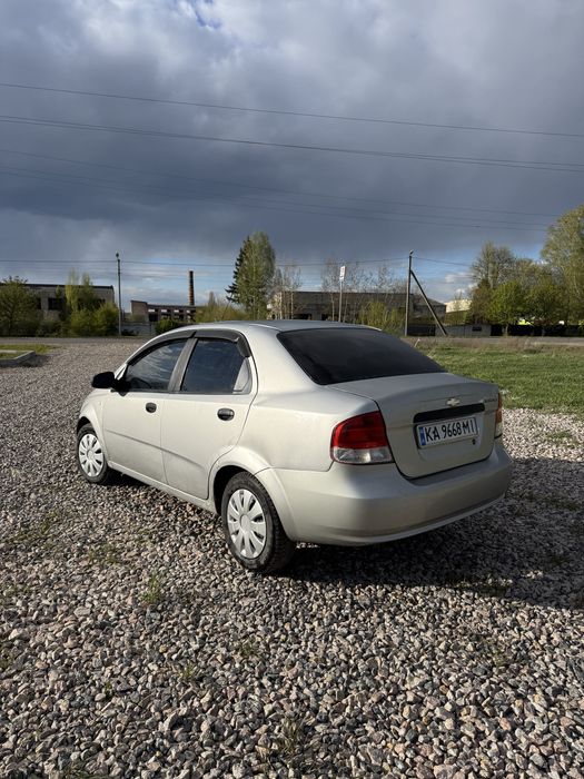 Chevrolet aveo 2005 рік 1.5 бензин