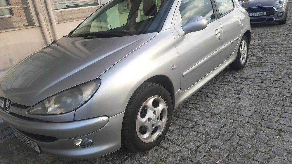 Peugeot  206, cinza