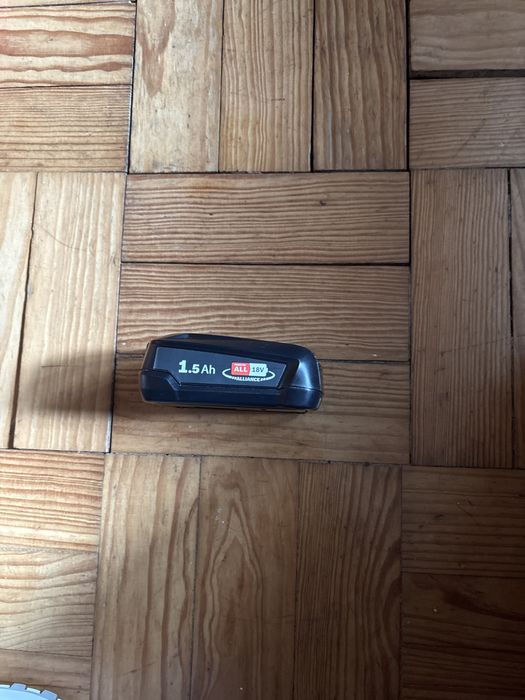 Vendo máquina de aparafusar marca Bosch universal Drill 18V